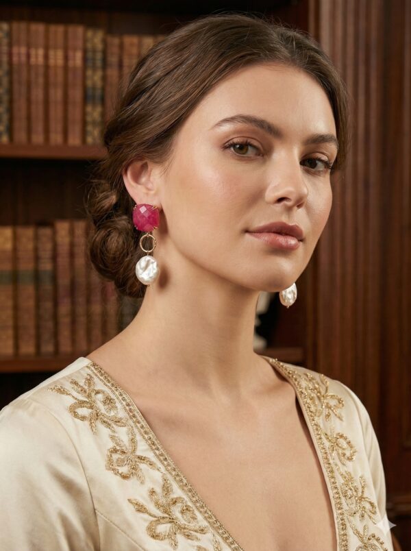 Diva de Rubí - Cuarzo Fucsia y Perlas Barrocas Colgantes