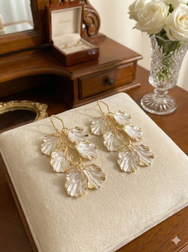 Cascada de Nácar - Pétalos de acrilico Esmaltados y Acabado Dorado