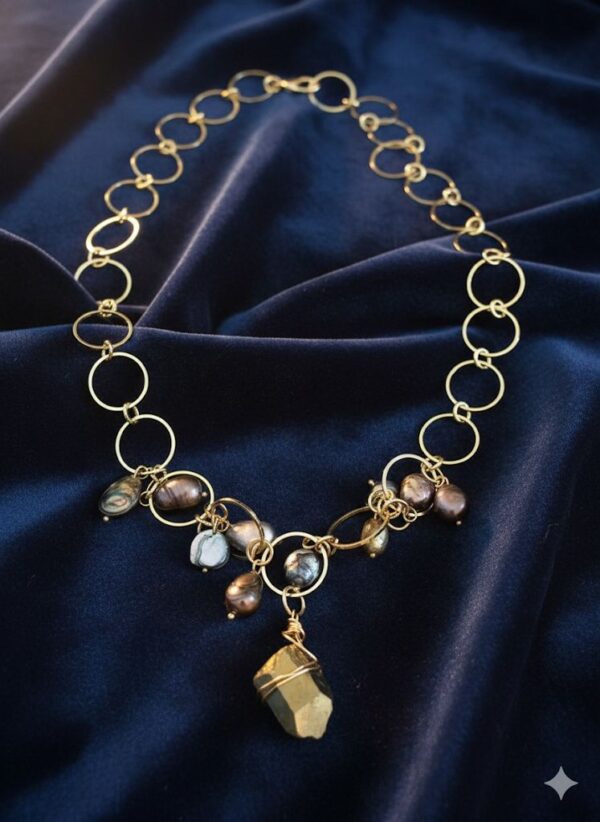 Maxicollar de Argollas Doradas, Perlas Barrocas y Dije de Citrino