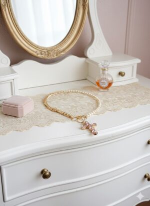 Collar Asimétrico de Perlas, Cadena y Maxicruz Rosada