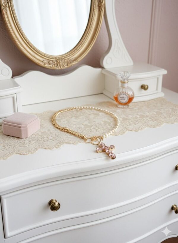 collar031 Collar Asimétrico de Perlas, Cadena y Maxicruz Rosada