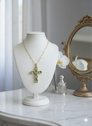 Collar de Cadena "Paperclip" Dorada con Maxicruz Verde