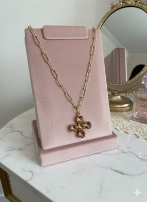 Collar de Cadena Dorada Texturizada y Cruz de Topacio