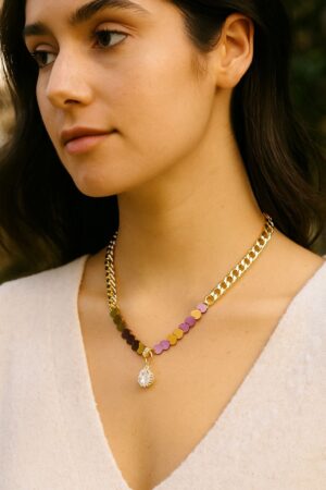 Gargantilla de Cadena Cubana y Corazones Esmaltados con Cristal Central