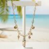 Collar de Eslabones Dorados Texturizados con Colección de Dijes de Conchas Marinas
