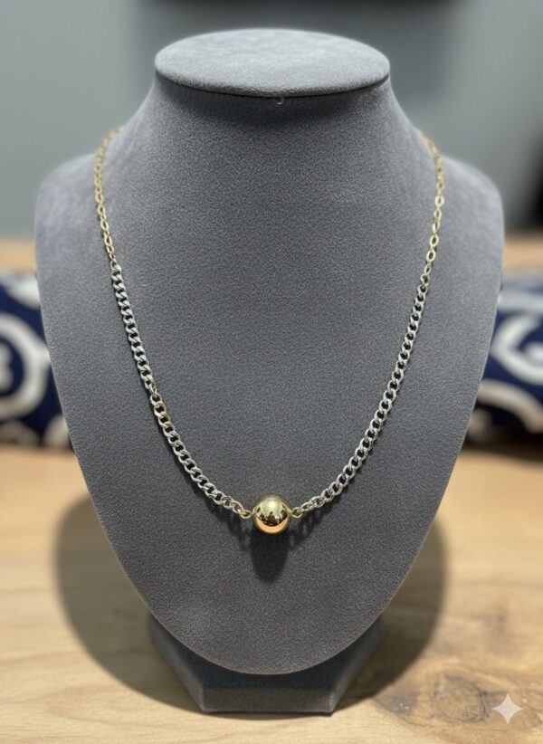 Collar de Cadena Cubana Bicolor (Dorado y Plateado) con Esfera Dorada Central