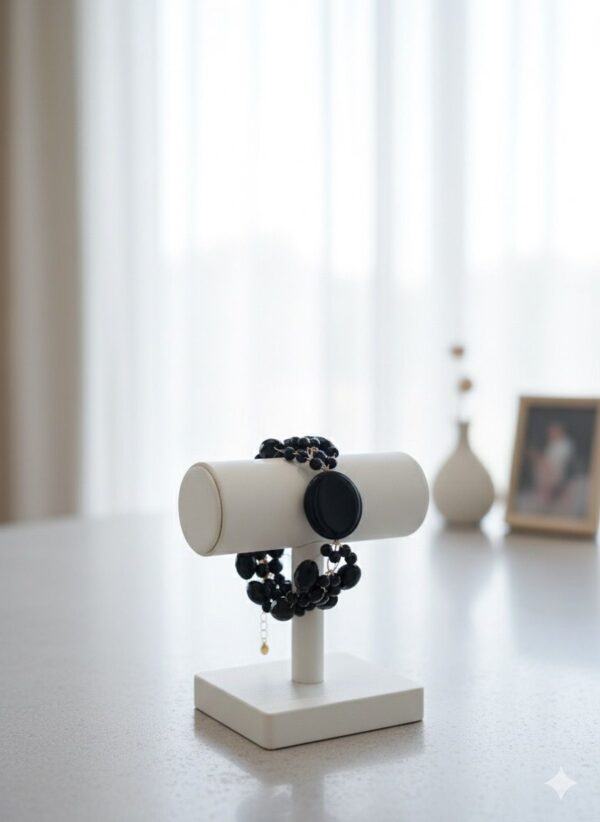 Pulsera Multi-hilo de Cuentas Negras Facetadas con Medallón Negro Pulido