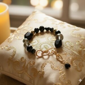 Pulsera Asimétrica de Cristales Negros y Ahumados con Eslabón Pavé y Cadena Dorada