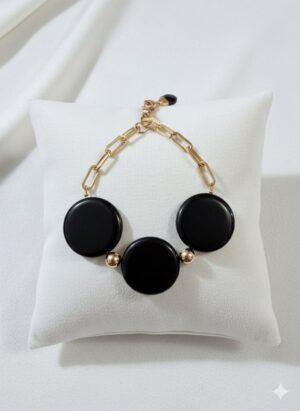 pulsera32 Pulsera Asimétrica de Medallones Negros y Cadena Dorada de Eslabones